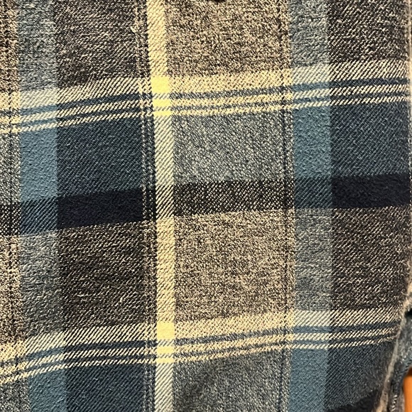 Men’s Flannel Button Down Shirt - Picture 3 of 4